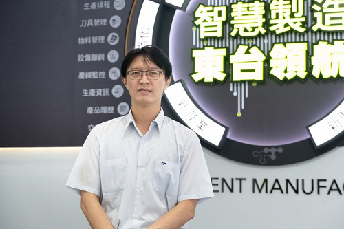 東台精機股份有限公司業務副理吳哲仰發表智慧製造方案。 