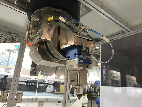 工研院攜手和和機械、上銀科技展出的「雙擺頭雷射切割模組技術」，是全台唯一國產化的擺動式雷射加工頭。