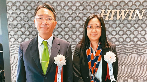 上銀科技董事長卓文恒（左）與大銀微系統董事長卓秀瑜（右）兄妹共同主持神戶新廠落成啟用。