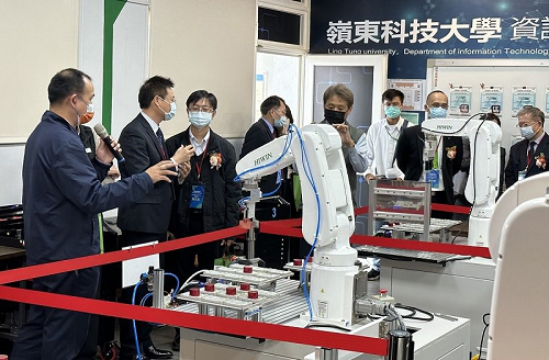 嶺東科大成為中部私校第一間機器人工程師合格考場。